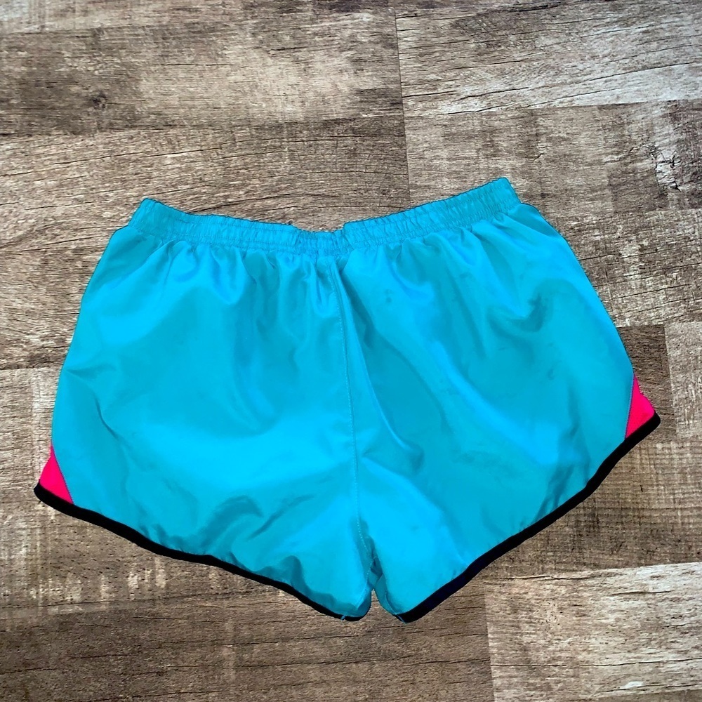 Womens Nike Shorts Size Medium - Picture 2 of 4